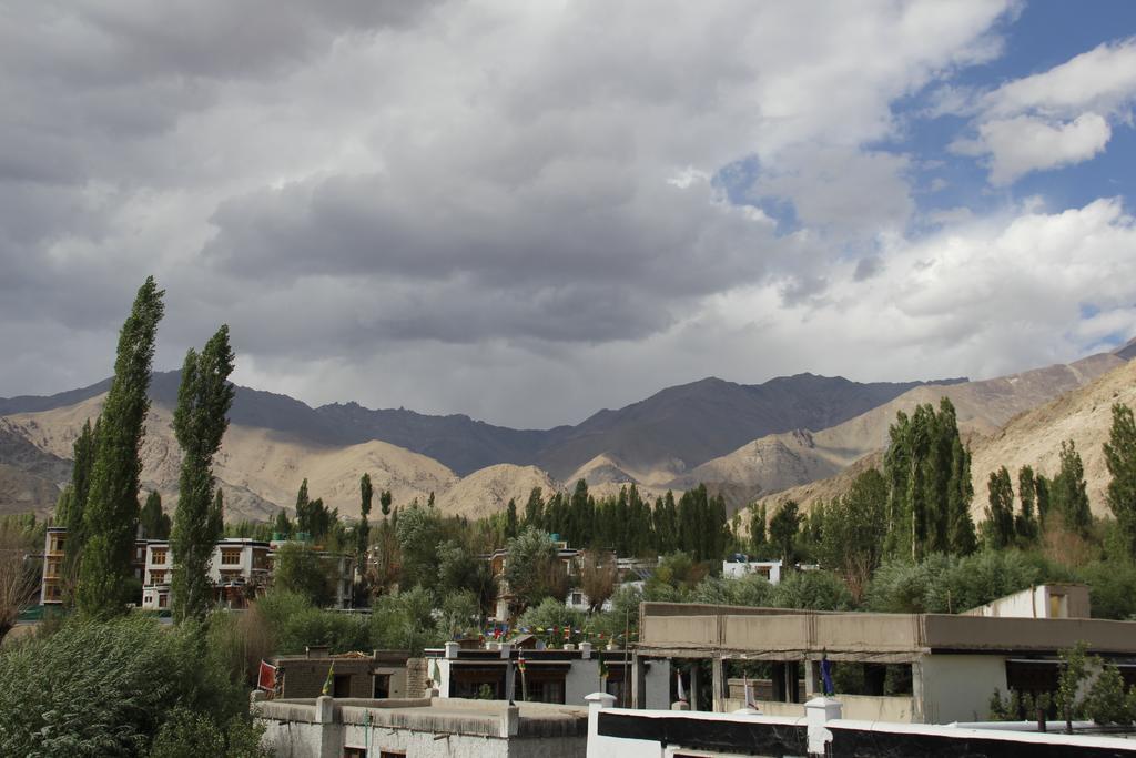 Mentokling Guest House&Garden Restaurant Leh Exterior foto