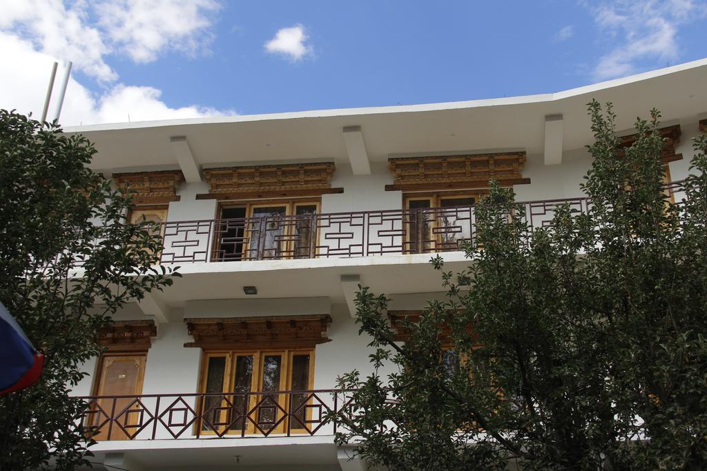 Mentokling Guest House&Garden Restaurant Leh Exterior foto