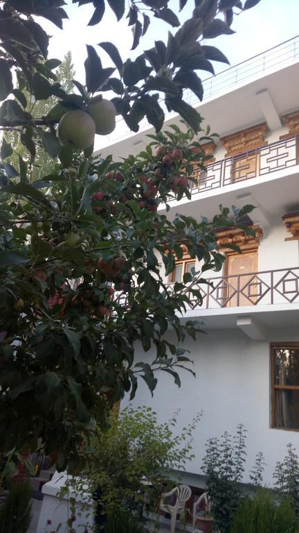 Mentokling Guest House&Garden Restaurant Leh Exterior foto